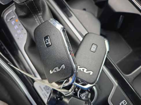 Certified 2022 Kia Sorento SX image 40