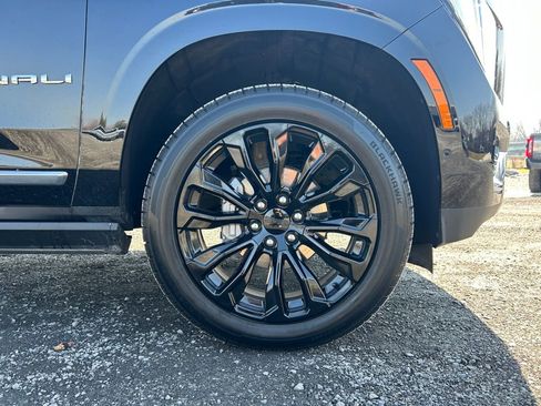 Used 2025 GMC Yukon XL Denali w/ Sun & Power Step Package image 25