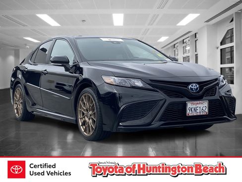 Certified 2024 Toyota Camry SE w/ Convenience Package image 1