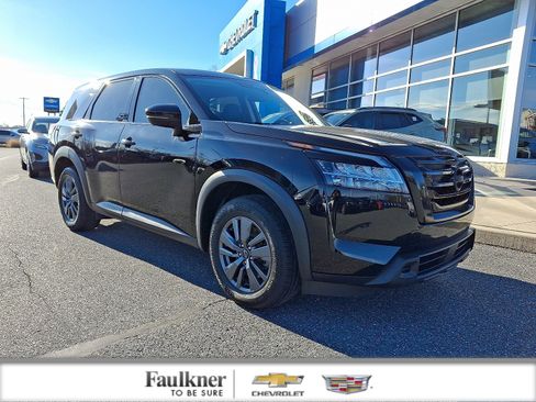 Used 2022 Nissan Pathfinder S image 1