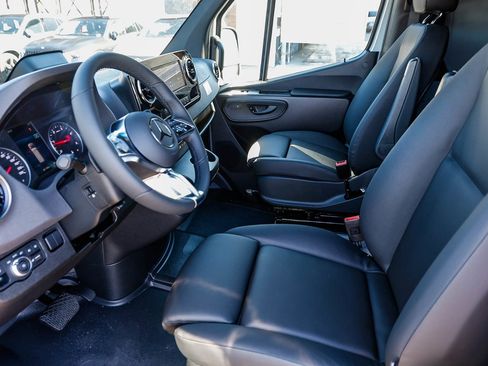 New 2025 Mercedes-Benz Sprinter 2500 image 18