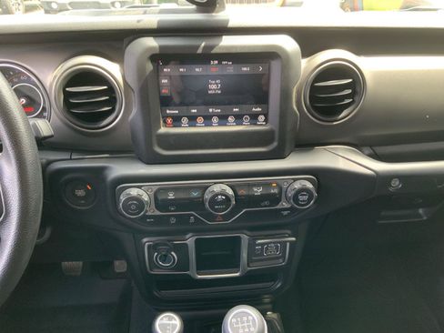 Used 2022 Jeep Wrangler Unlimited Sport AWD/4WD image 31