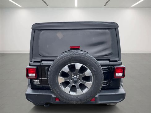 Used 2022 Jeep Wrangler Unlimited Sahara AWD/4WD image 4