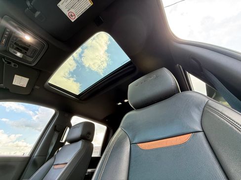 Used 2020 GMC Sierra 2500 AT4 w/ AT4 Premium Package AWD/4WD image 4