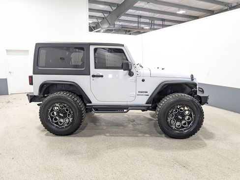 Used 2018 Jeep Wrangler Sport AWD/4WD image 2