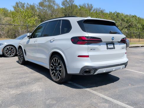 Used 2024 BMW X5 xDrive50e w/ M Sport Package AWD/4WD image 9