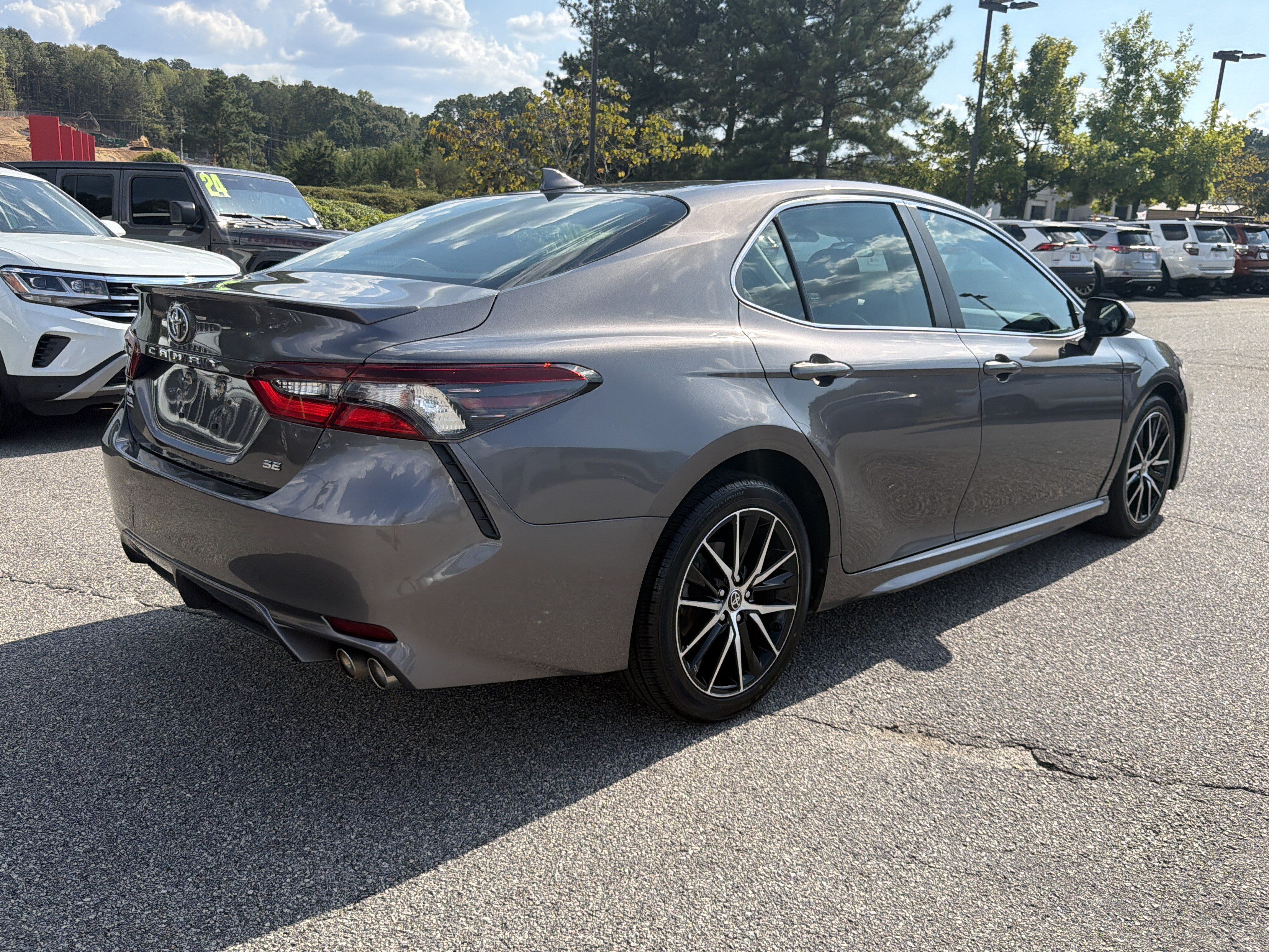 Used 2021 Toyota Camry SE FWD image 17