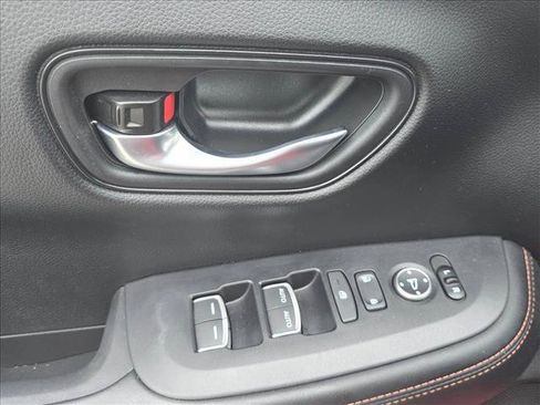 Used 2025 Honda HR-V Sport image 11