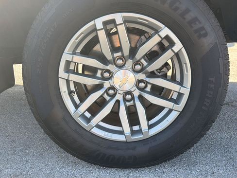 Used 2023 Chevrolet Colorado LT RWD image 18