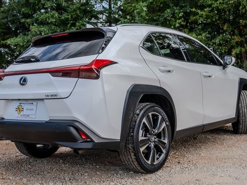Used 2019 Lexus UX 200 FWD image 5