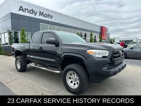 Used 2017 Toyota Tacoma SR AWD/4WD image 1