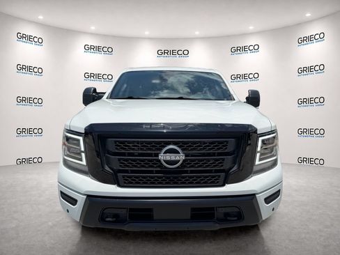Used 2024 Nissan Titan 4x4 Crew Cab image 2