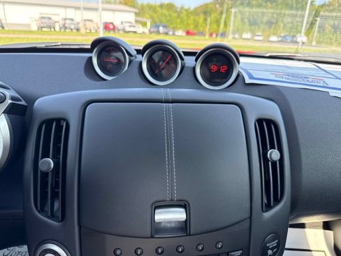 Used 2013 Nissan 370Z Touring w/ Sport Pkg RWD image 16