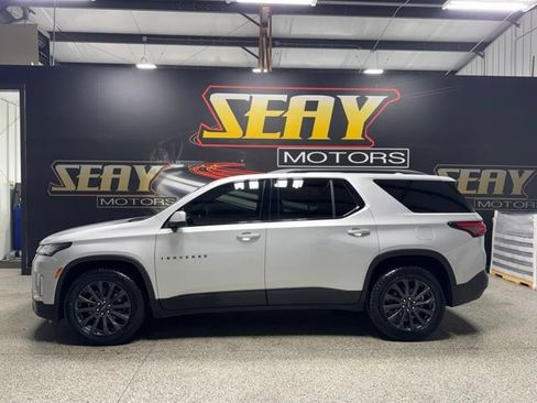 Used 2022 Chevrolet Traverse RS FWD image 3