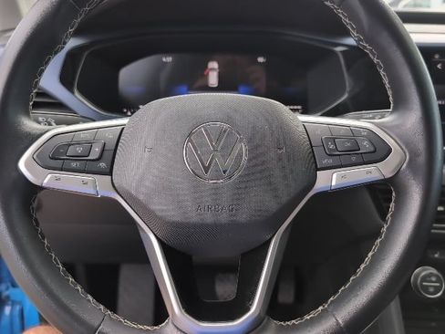 Used 2024 Volkswagen Taos SE FWD image 11