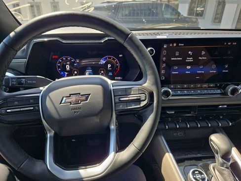 Used 2025 Chevrolet Colorado ZR2 w/ Technology Package AWD/4WD image 8