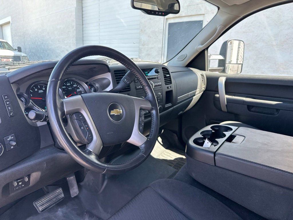 Used 2011 Chevrolet Silverado 2500 LT w/ Interior Plus Package AWD/4WD image 13