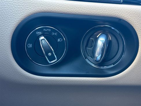 Used 2025 Porsche Macan image 32