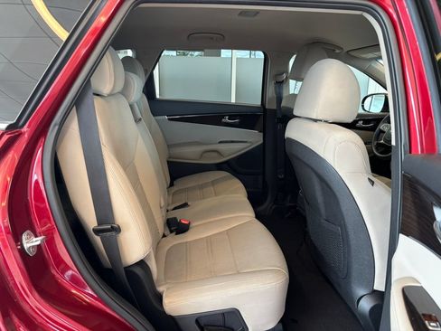 Used 2019 Kia Sorento AWD V6 image 25