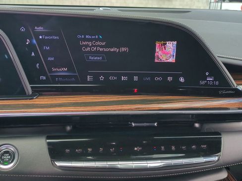 Used 2024 Cadillac Escalade Premium Luxury AWD/4WD image 16