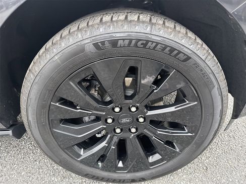 Used 2025 Ford Expedition Platinum w/ Stealth Appearance Package image 12