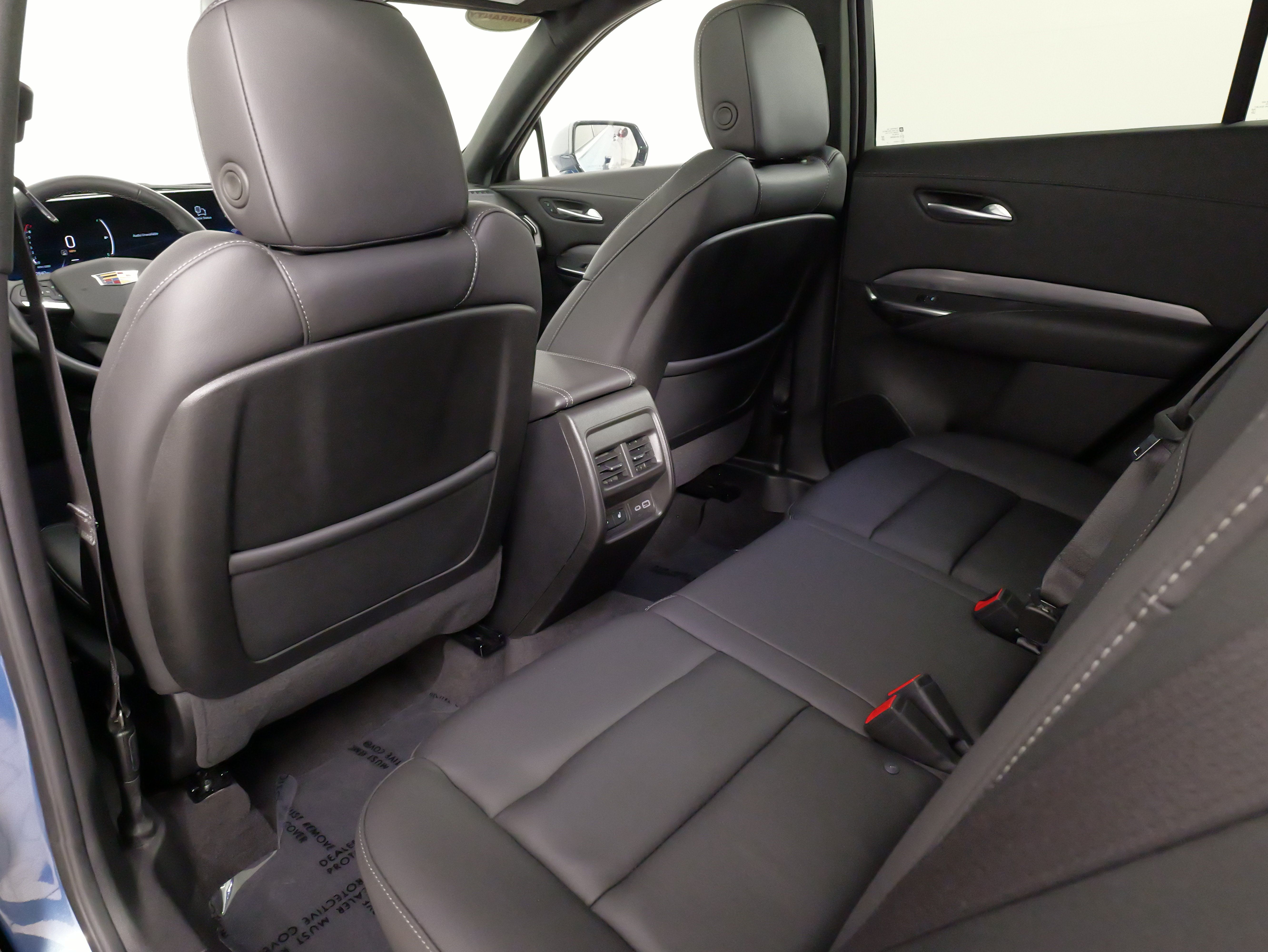 Used 2024 Cadillac XT4 Premium Luxury w/ Cold Weather Package AWD/4WD image 34