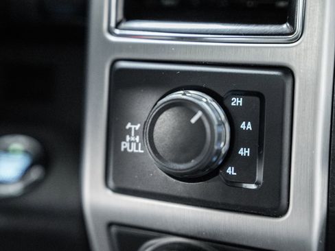 Used 2018 Ford F150 Platinum w/ Equipment Group 701A Luxury image 39