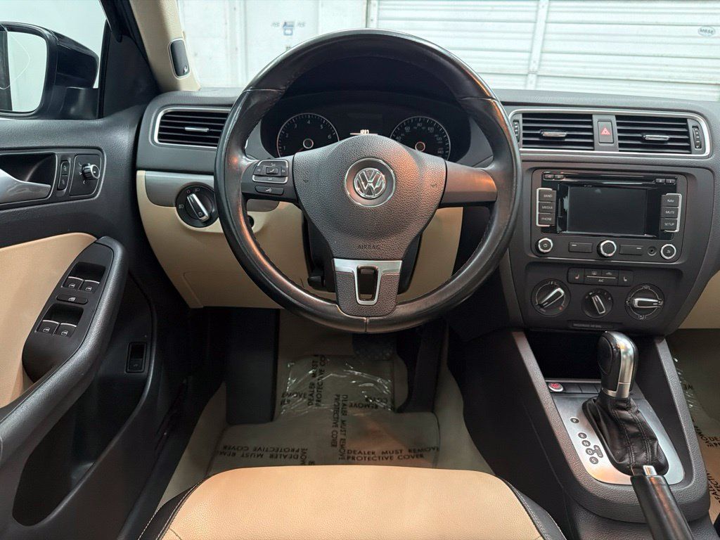Used 2014 Volkswagen Jetta SEL FWD image 23