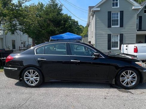 Used 2013 Hyundai Genesis 3.8 w/ Premium Pkg RWD image 2