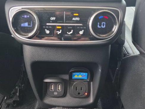 Used 2022 Genesis GV80 2.5T w/ Prestige Package 04 AWD/4WD image 14