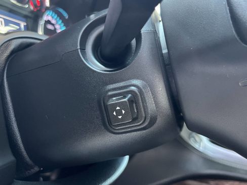 Used 2019 GMC Yukon SLT image 25