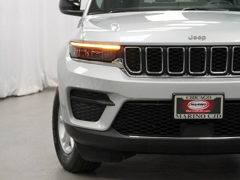 Certified 2022 Jeep Grand Cherokee Laredo w/ Luxury Tech Group I AWD/4WD image 8