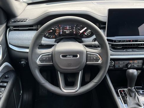 Used 2024 Jeep Compass Latitude w/ Sun and Sound Group image 16