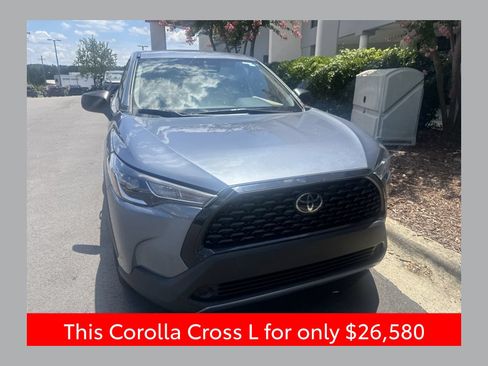 Used 2025 Toyota Corolla Cross L FWD image 1
