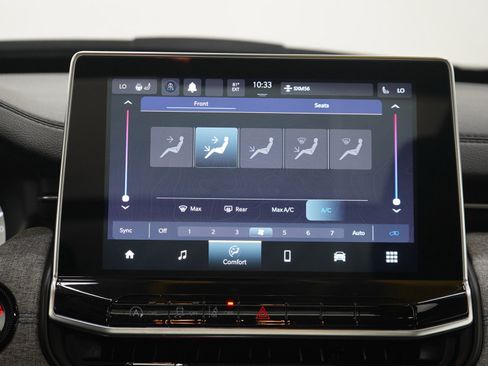 Used 2023 Jeep Compass Latitude w/ Sun and Sound Group AWD/4WD image 15