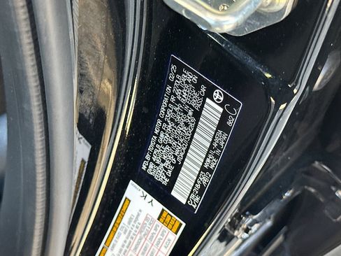 Used 2025 Toyota Prius Plug-In Hybrid FWD image 27