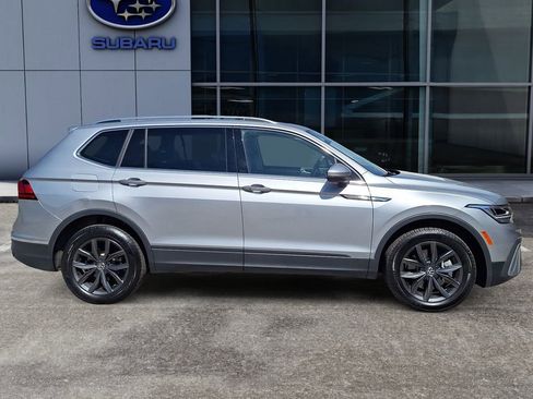 Used 2022 Volkswagen Tiguan SE w/ Panoramic Sunroof Package image 8