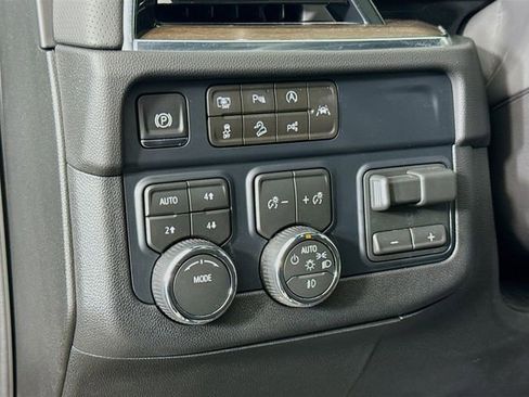 Used 2026 Chevrolet Suburban High Country w/ Sun And Tow Package AWD/4WD image 13