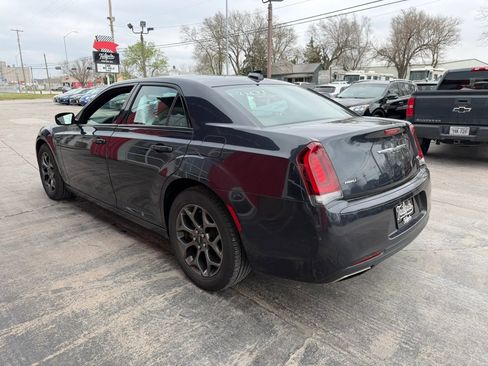 Used 2018 Chrysler 300 S image 5
