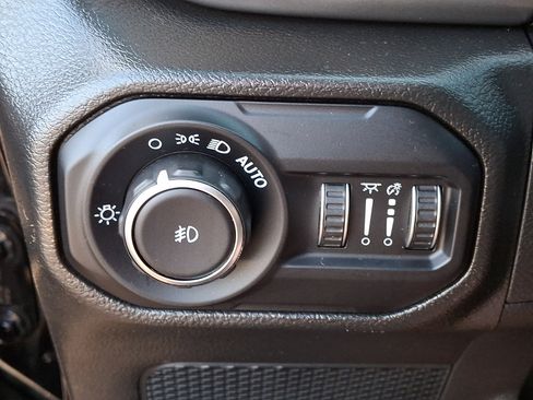 Used 2022 Jeep Wrangler Unlimited Sport AWD/4WD image 27