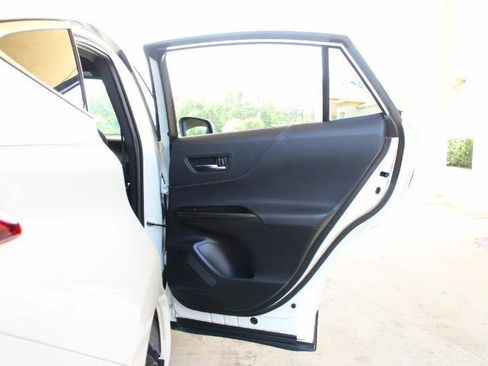 Used 2021 Toyota Venza XLE w/ Softex Package image 30