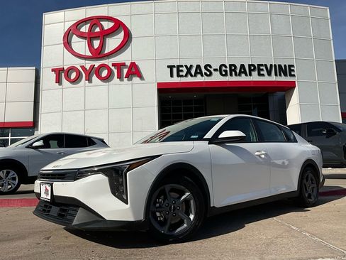 Used 2025 Kia K4 LXS image 2