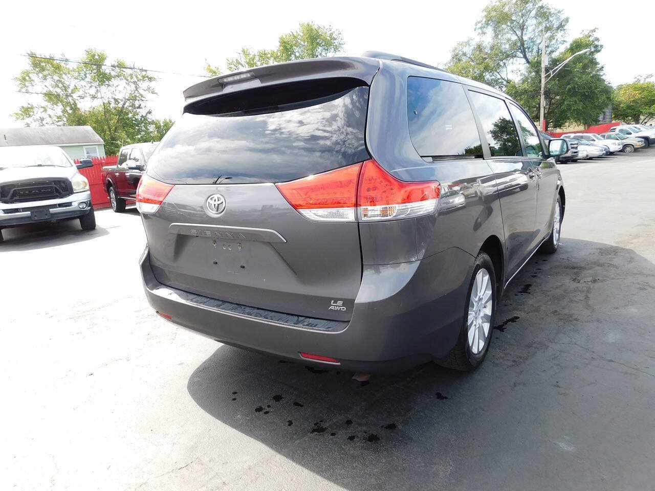 Used 2012 Toyota Sienna LE w/ Towing Pkg AWD/4WD image 11