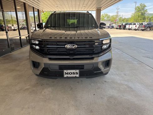 New 2026 Ford Expedition Platinum AWD/4WD image 2