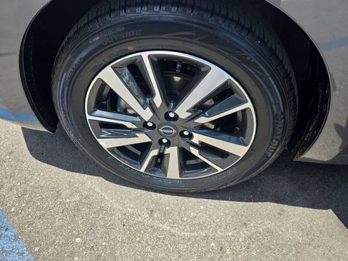 Used 2025 Nissan Versa SV FWD image 24
