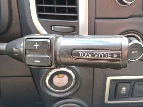 Used 2017 Nissan Titan S image 17