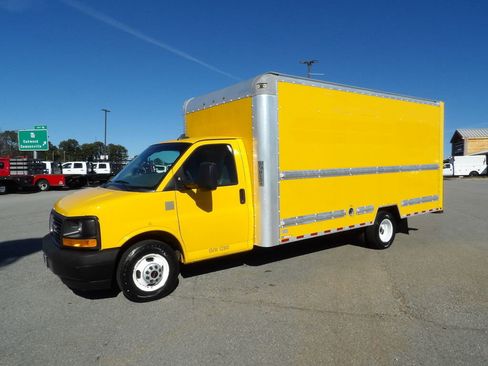 Used 2017 GMC Savana 3500 Extended image 3