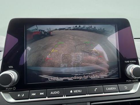 Used 2024 Nissan Altima 2.5 SV FWD image 14