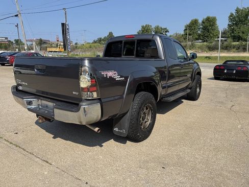 Used 2011 Toyota Tacoma 4x4 Access Cab V6 w/ TRD Off-Road Pkg image 8