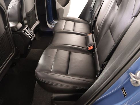 Used 2024 Volvo XC40 B5 Ultimate w/ Protection Package Premier image 13